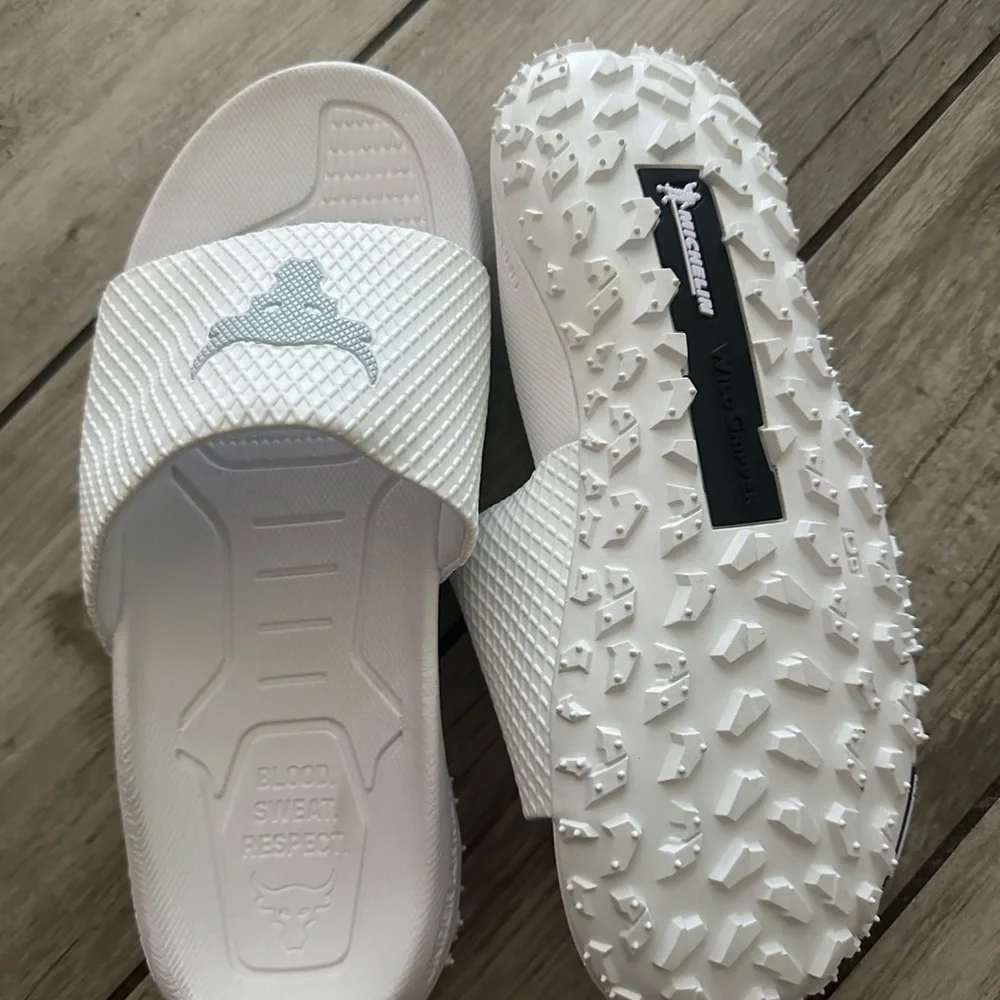 NWOB Under Armour UA Project Rock White Slides / Brahma Bull Size 8 The Rock